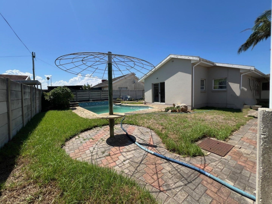 To Let 4 Bedroom Property for Rent in Rowallan Park Eastern Cape